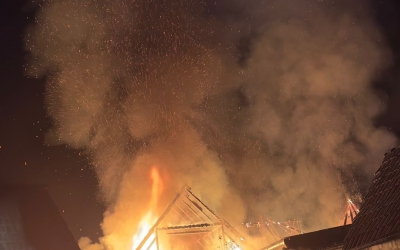 Incendiu noaptea trecută în Orlat. Trupul carbonizat al unui bărbat, descoperit de pompieri