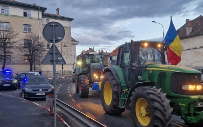 ACTUALIZARE Fermierii și transportatorii au reluat protestele: Trafic îngreunat pe Milea