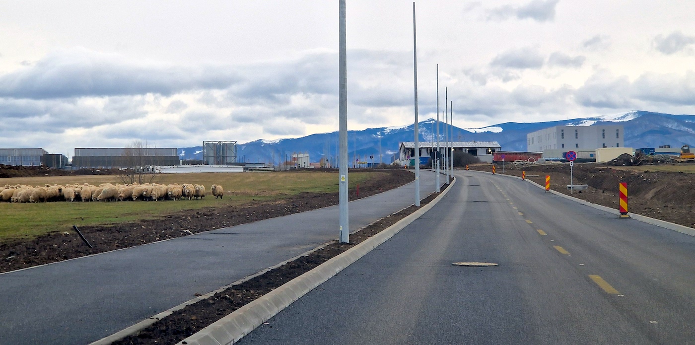 Singura nouă stradă care va fi inaugurată în Sibiu în 2024 are primul strat de asfalt. An sărăcăcios în inaugurări