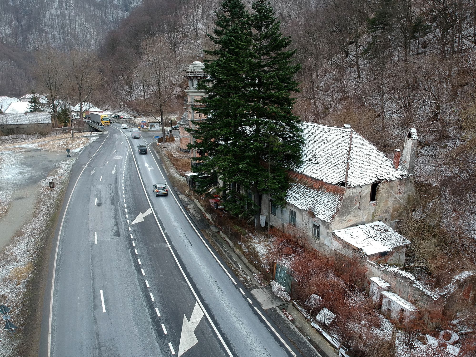 Un bucureștean băut a plecat la volan spre casă. N-a trecut de Valea Oltului