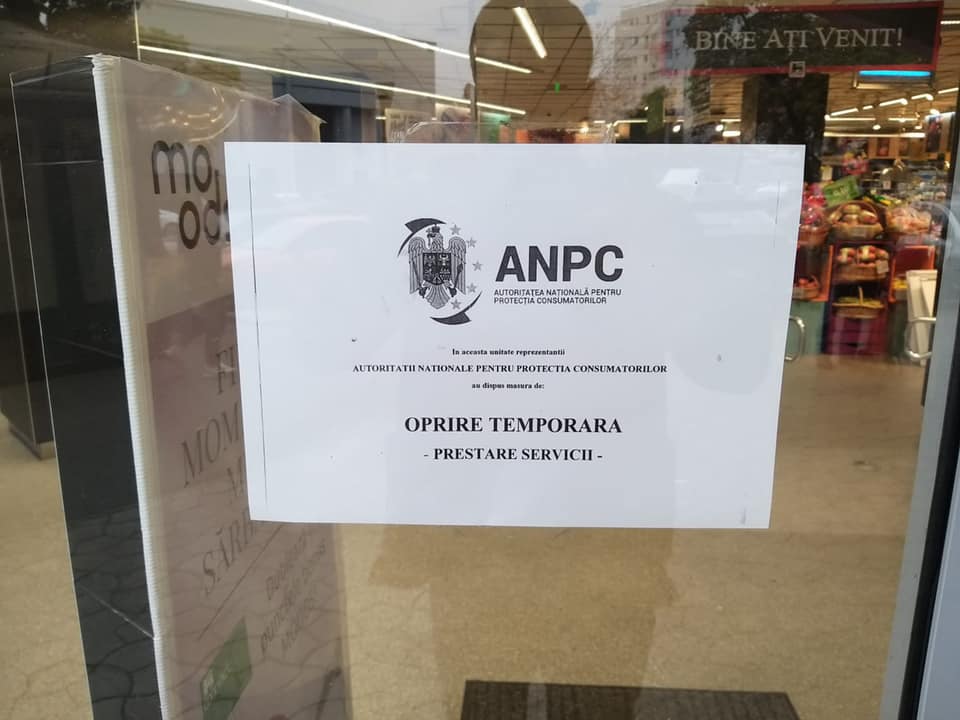 Cel mai mare mall din Târgu Mureş a fost închis temporar din cauza gândacilor