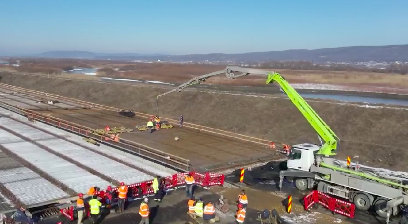 Lucrările pe Lotul 5 al autostrăzii Sibiu-Pitești au depășit 60% stadiu fizic. Director tehnic: ”Depunem eforturi mari pentru o nouă bază de producție”