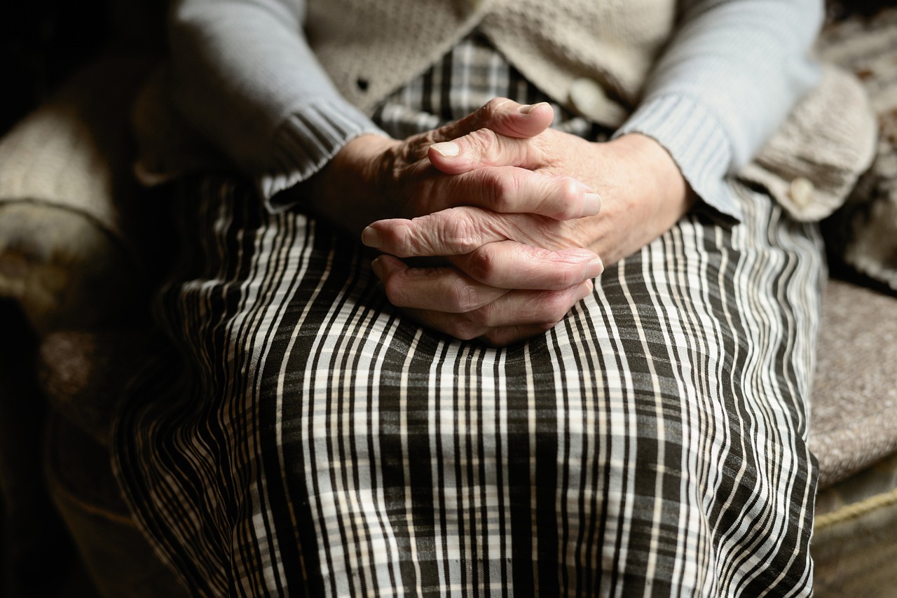36 de lei, o oră de conversație, 18 lei - o mână de ajutor la gătit și 12 lei spălatul rufelor. Noile prețuri pentru serviciile sociale la domiciliu în Sibiu