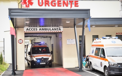 O pasageră dintr-un taxi a ajuns la spital după ce taximetristul a intrat într-o intersecție din Sibiu fără să dea prioritate