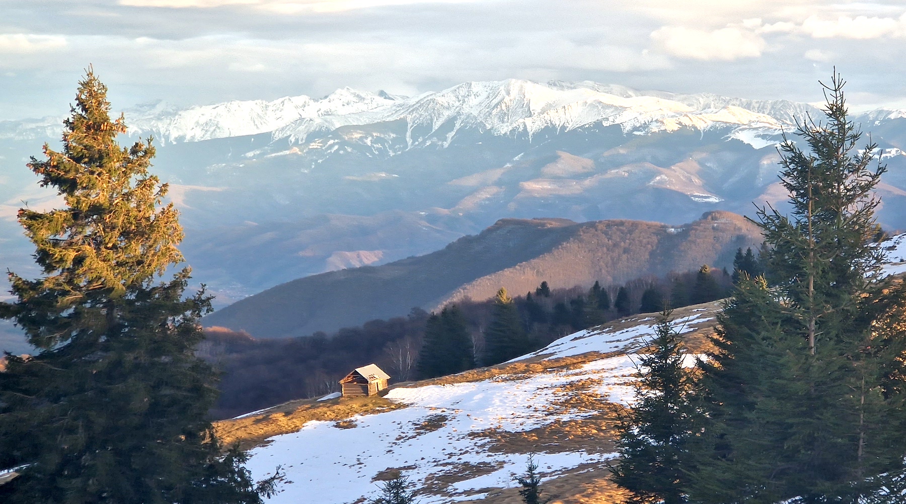 Avertizare: riscul de avalanșe a crescut la gradul 4 din 5 în zonele înalte ale munților Făgăraș