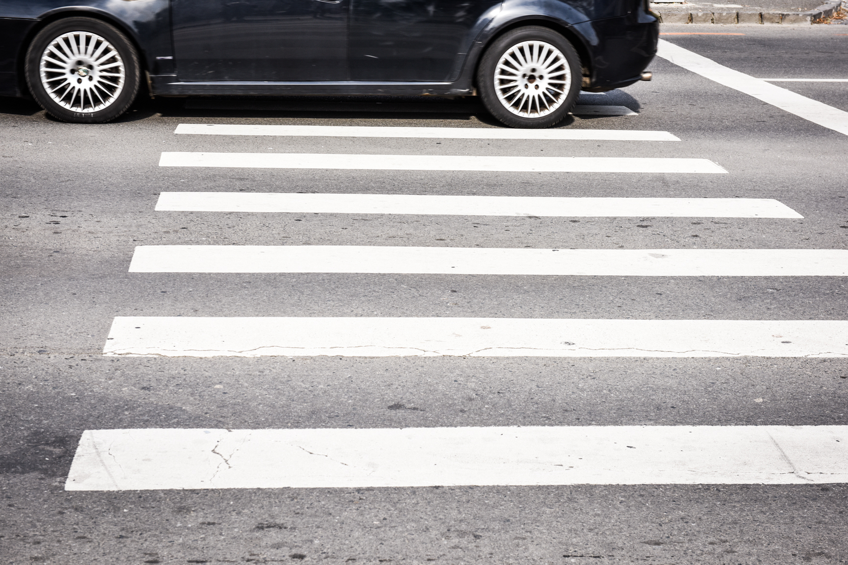 Polițiștii caută un șofer care a accidentat un bărbat pe o trecere de pietoni în Mediaș și a plecat mai departe