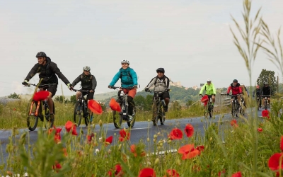 „80 de km de pedalat prin satele frumoase și pline de istorie ale Transilvaniei”. Au început înscrierile pentru a treia ediție a Carpathia Bike Tour