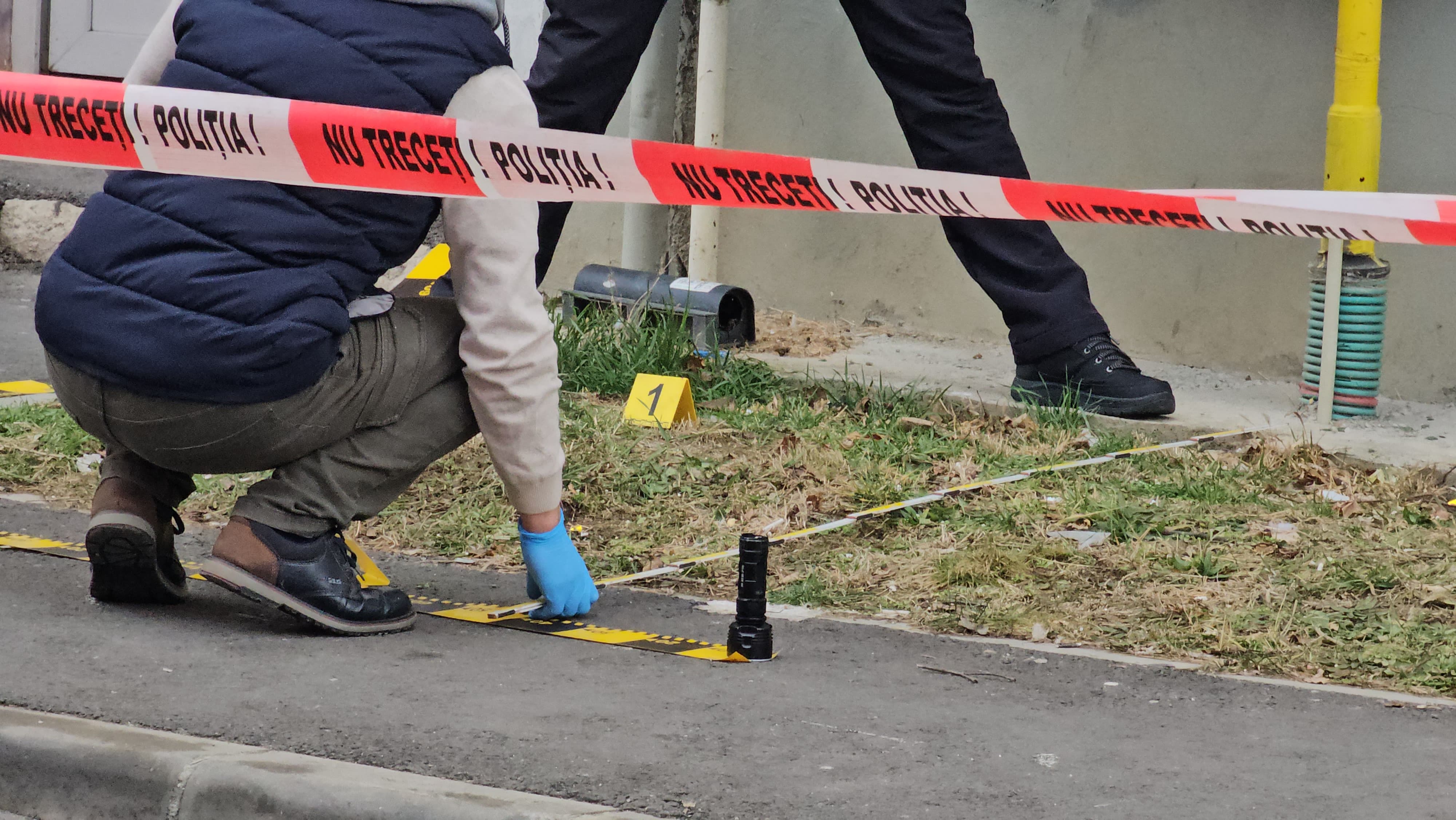 Starea copilului care a căzut de la etajul cinci al unui bloc din Ștrand se îmbunătățește încet. Rămâne internat pe ATI