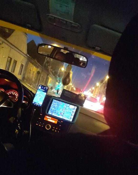 Un turist venit la Sibiu a comandat o mașină Bolt, dar i-a venit un taxi. Conducerea 953: Noi știm că nu este legal, vom lua măsurile de rigoare