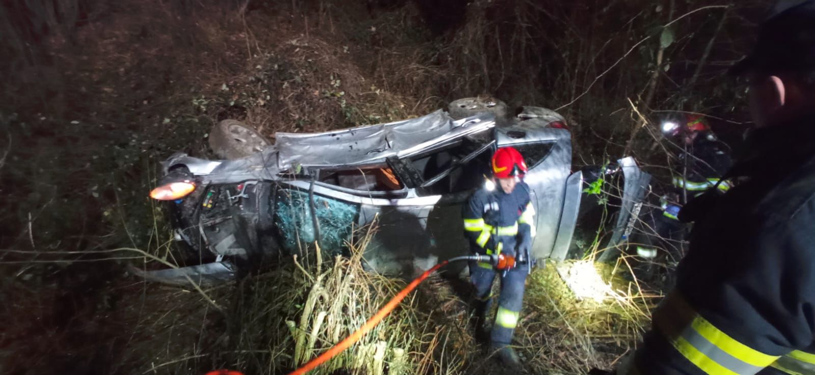 Tânărul de 16 ani, rănit în accidentul de la Hula Bradului, este internat la Pediatrie cu traumatism la coloană. Băiatul de 14 ani a fost transferat la Târgu Mureș