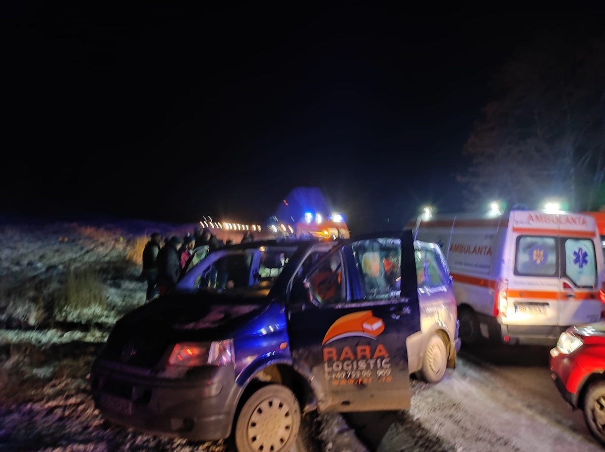 Accident la ieșirea spre Agnita, în zona Bavaria, un microbuz e implicat: Doi pasageri transportați la spital, trafic îngreunat