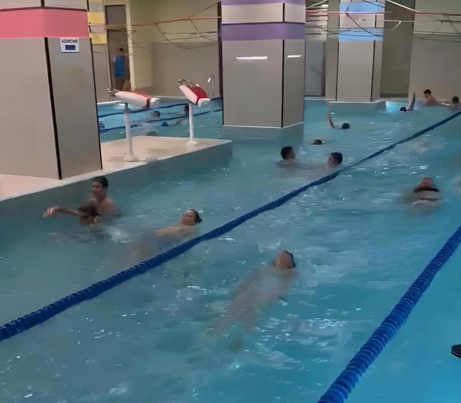 350 de elevi au participat la programul „Ora de sport, la înot