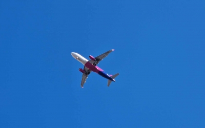 Un avion Wizz Air va survola Sibiul timp de trei ore într-un program de zboruri de tip școală