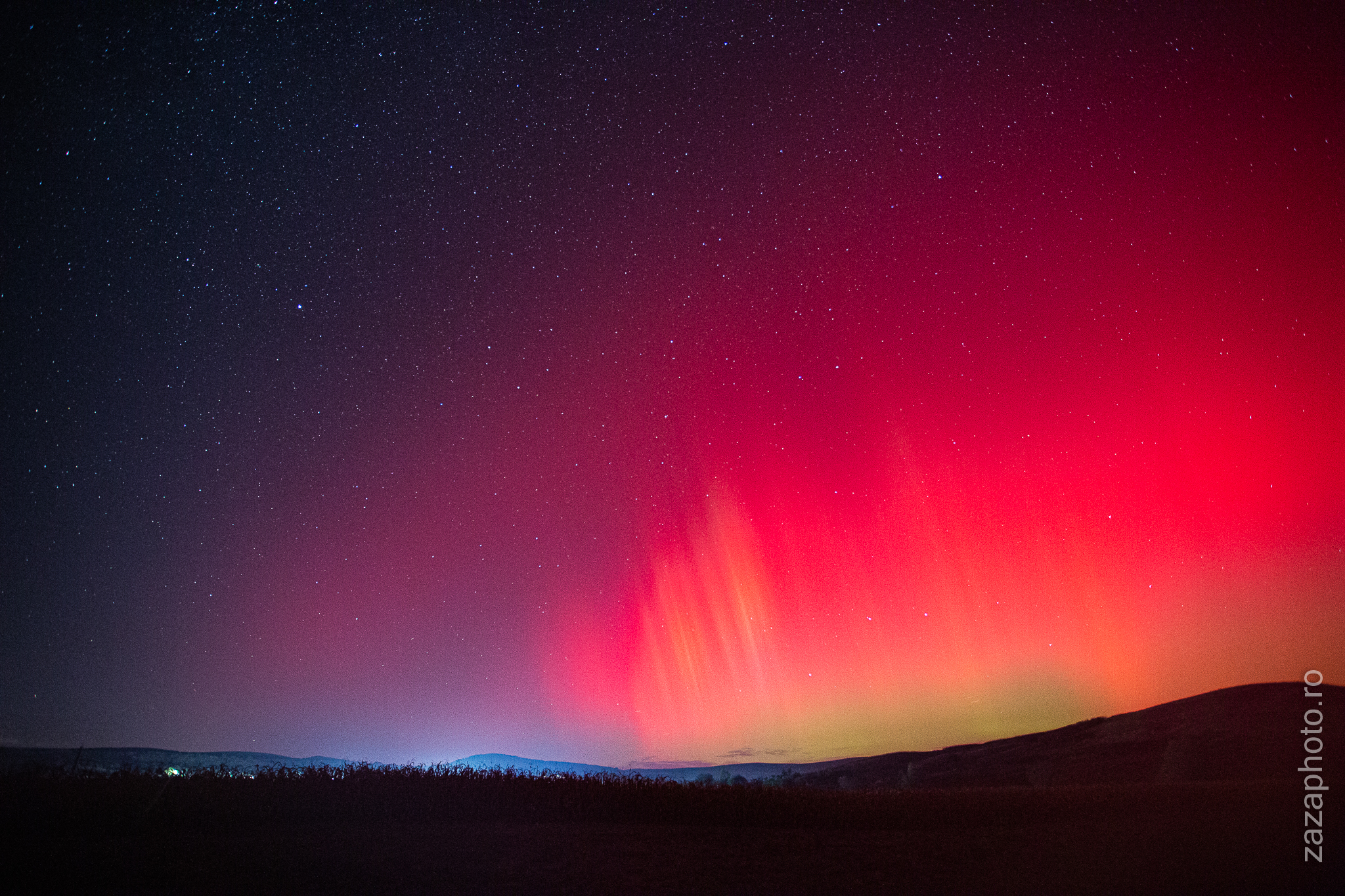FOTO: Aurora Boreală deasupra Sibiului. ”Cine ar fi crezut că nu mai trebuie să spargi pușculița ca să ajungi în Norvegia?”