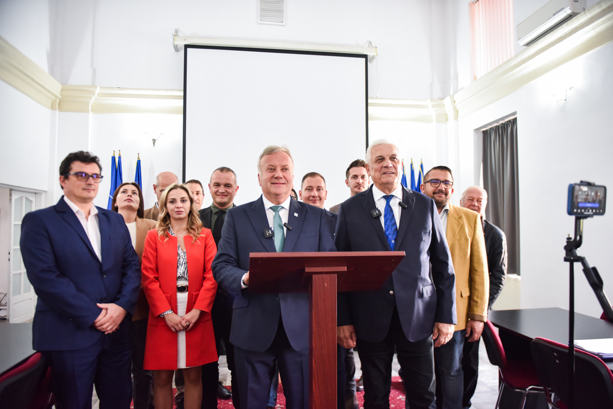 Liderii locali ai Alianței Forțelor de Dreapta au depus dosarele de candidatură pentru parlamentare la Biroul Electoral Județean