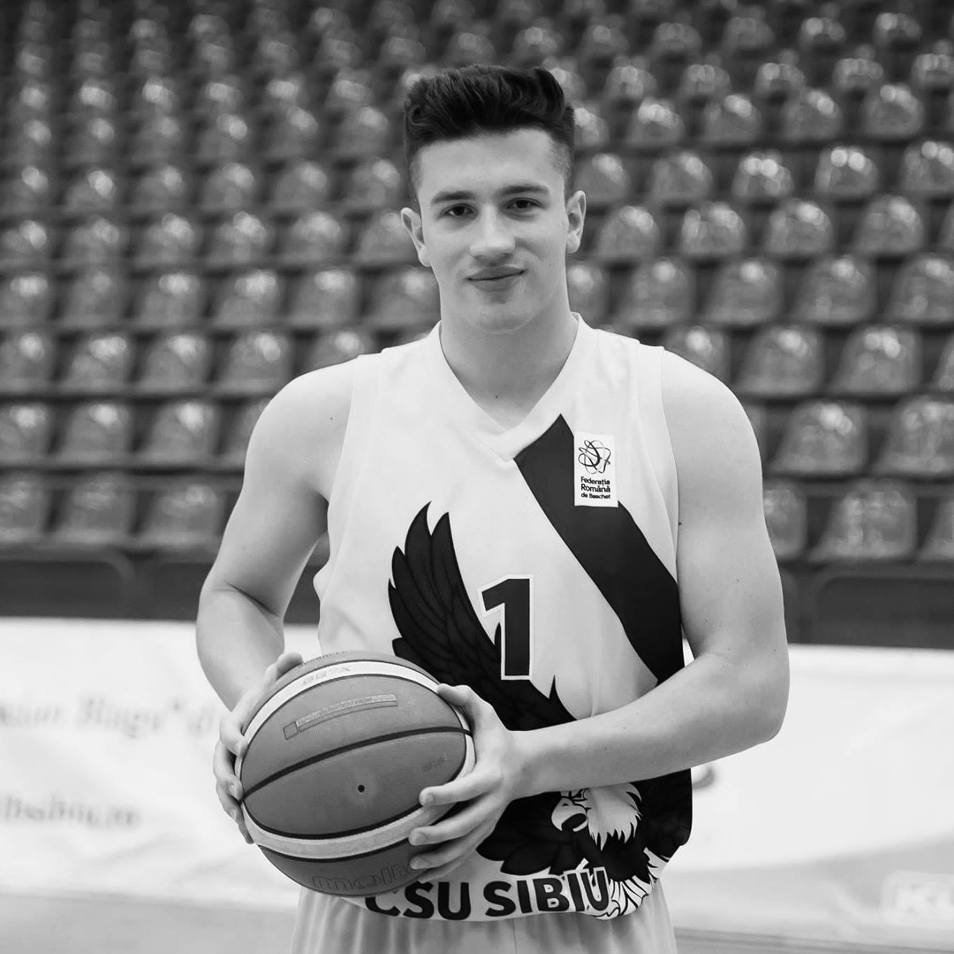 A murit Darius Vintilă, fost junior al CSU Sibiu. ”Mult prea devreme ne luăm rămas-bun. Nu ne rămâne decât să te păstrăm în gând și-n amintiri”