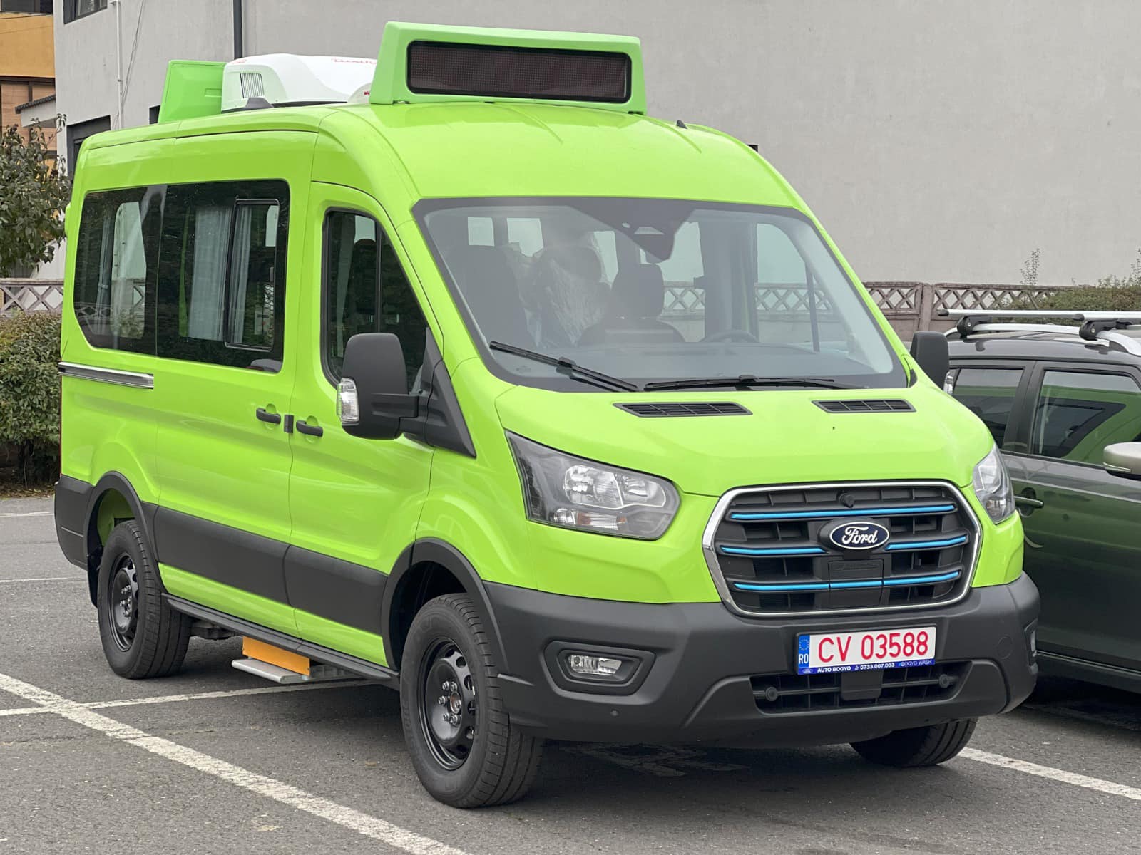 Primele microbuze școlare electrice vor ajunge la 39 de primării din județ și două centre școlare de educație incluzivă