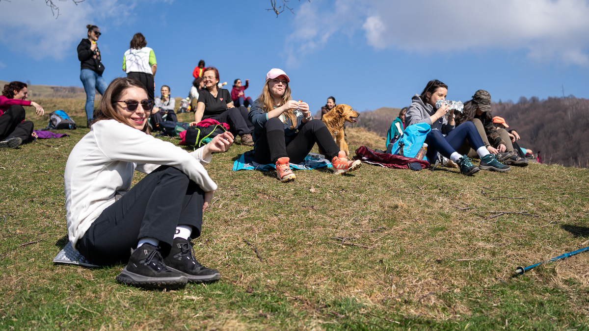 Exclusiv pentru femei: Drumeție în Munții Făgăraș și jurizare de murături. Turistele vor aduce în rucsac câte un borcănel din cămara proprie