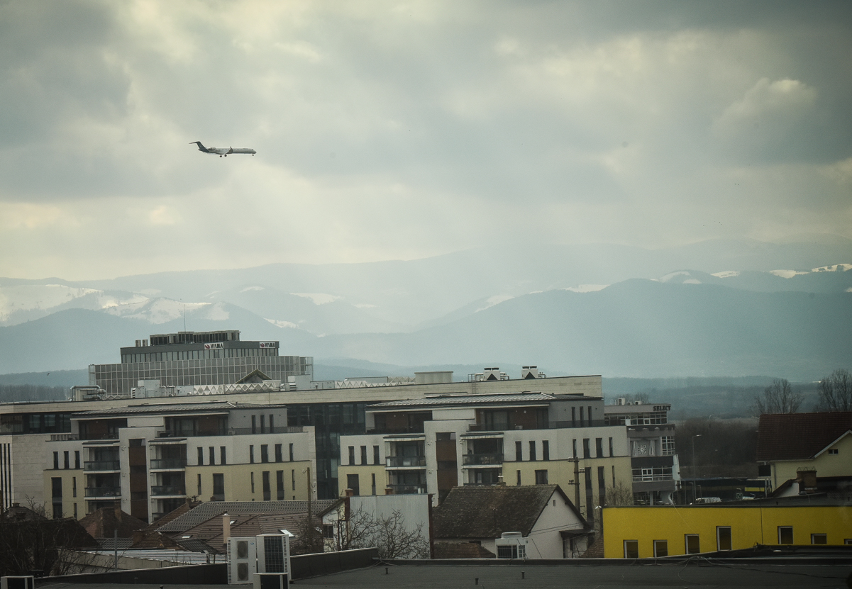 Tarife noi la Aeroportul din Sibiu: costuri majorate pentru aeronavele care aterizează în urma unor zboruri neregulate
