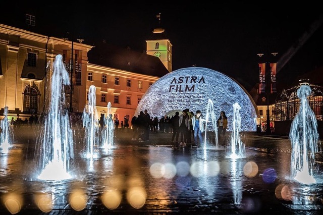 Astra Film Festival 2024 începe în weekend, la Sibu.  În deschidere, un documentar în premieră despre care  deja se vorbește mult: „Tata”, de Lina Vdovîi și Radu Ciorniciuc