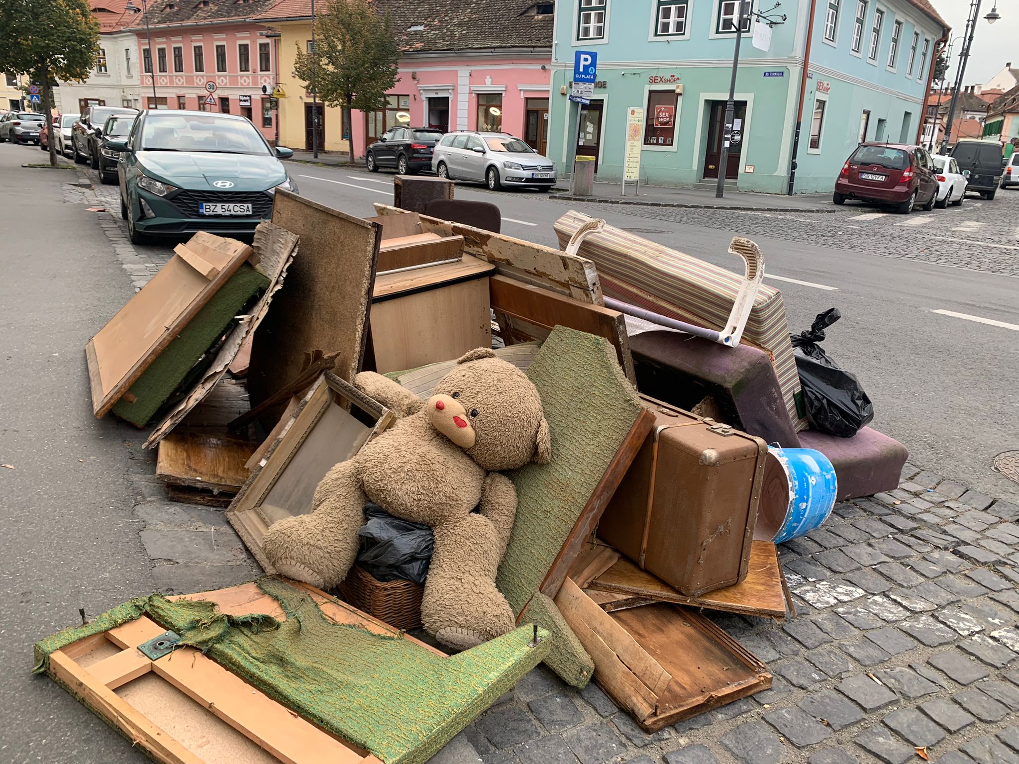 Etalon al bunăstării: Sibienii aruncă tot mai multe deșeuri voluminoase. Peste 280 de tone a colectat Soma în ultima săptămână