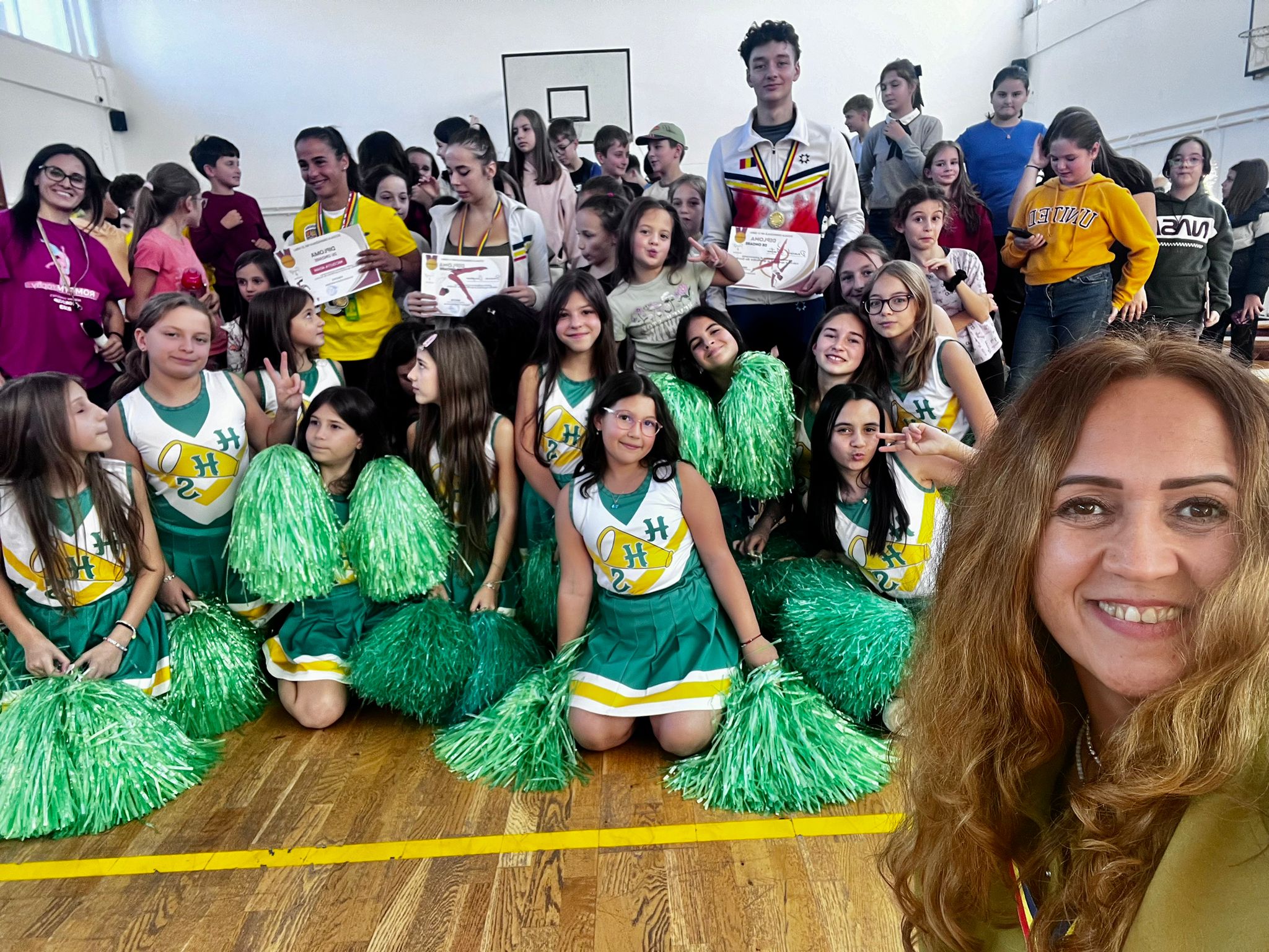 Mai mulți sportivi, campioni europeni și mondiali, componenți ai lotului național, s-au întâlnit cu elevii Școlii 21 în „Săptămâna Altfel”. Profesor: Le-am dat copiilor motive de a nu renunța