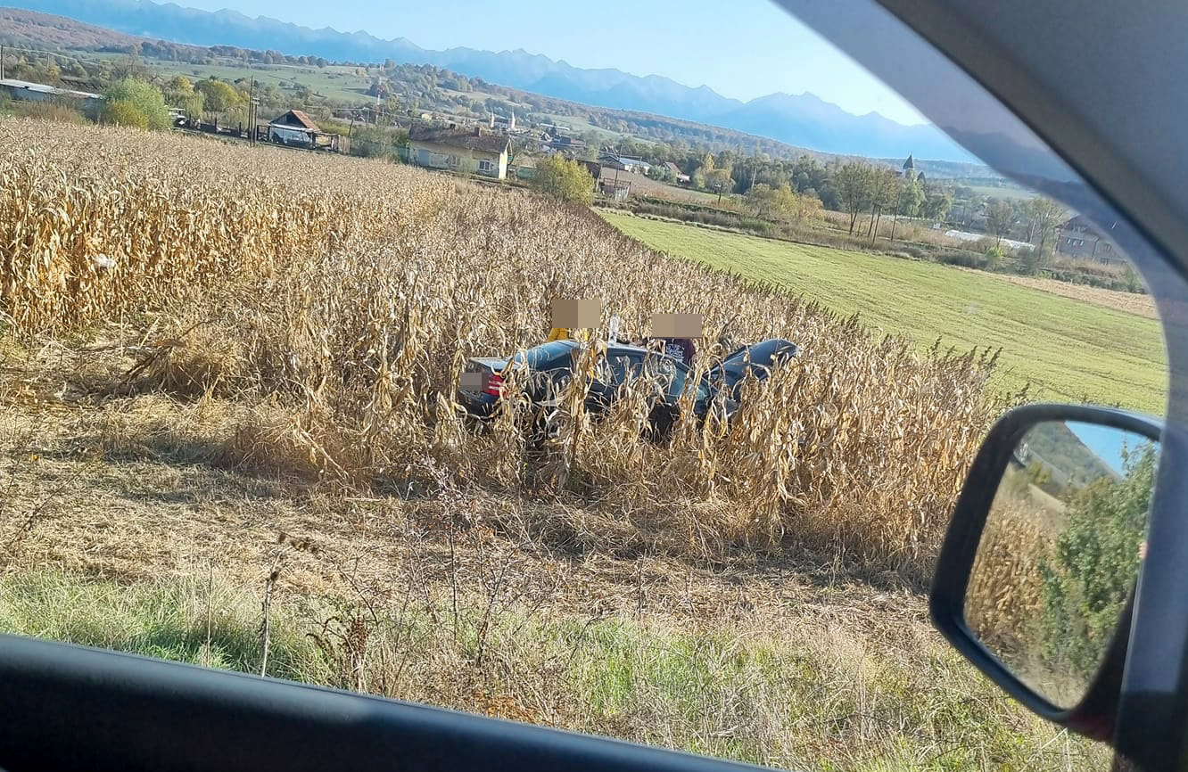 Accident la Hosman. Un polițist care se întorcea de la serviciu a ieșit cu mașina de pe șosea și s-a oprit pe câmp