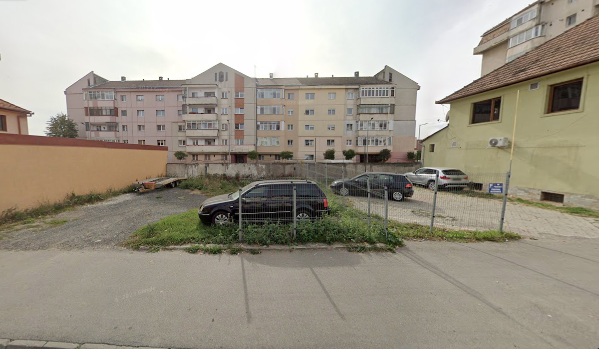Spațiu comercial și birouri: PUZ pentru o clădire nouă pe șoseaua Alba Iulia. Zona este centru de cartier