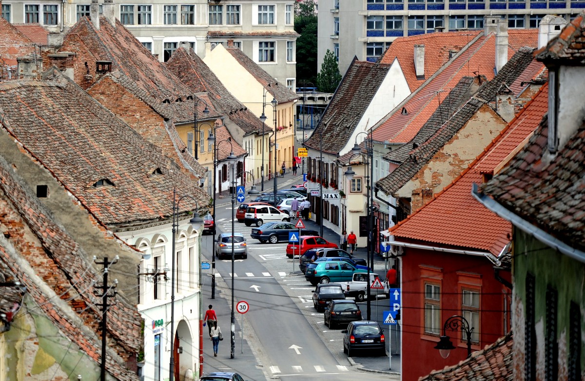 Străzile Ocnei și Turnului din Orașul de Jos vor fi „împodobite” de sărbători. Primăria Sibiu extinde iluminatul festiv și pe Semaforului, Gladiolelor și Ludoș