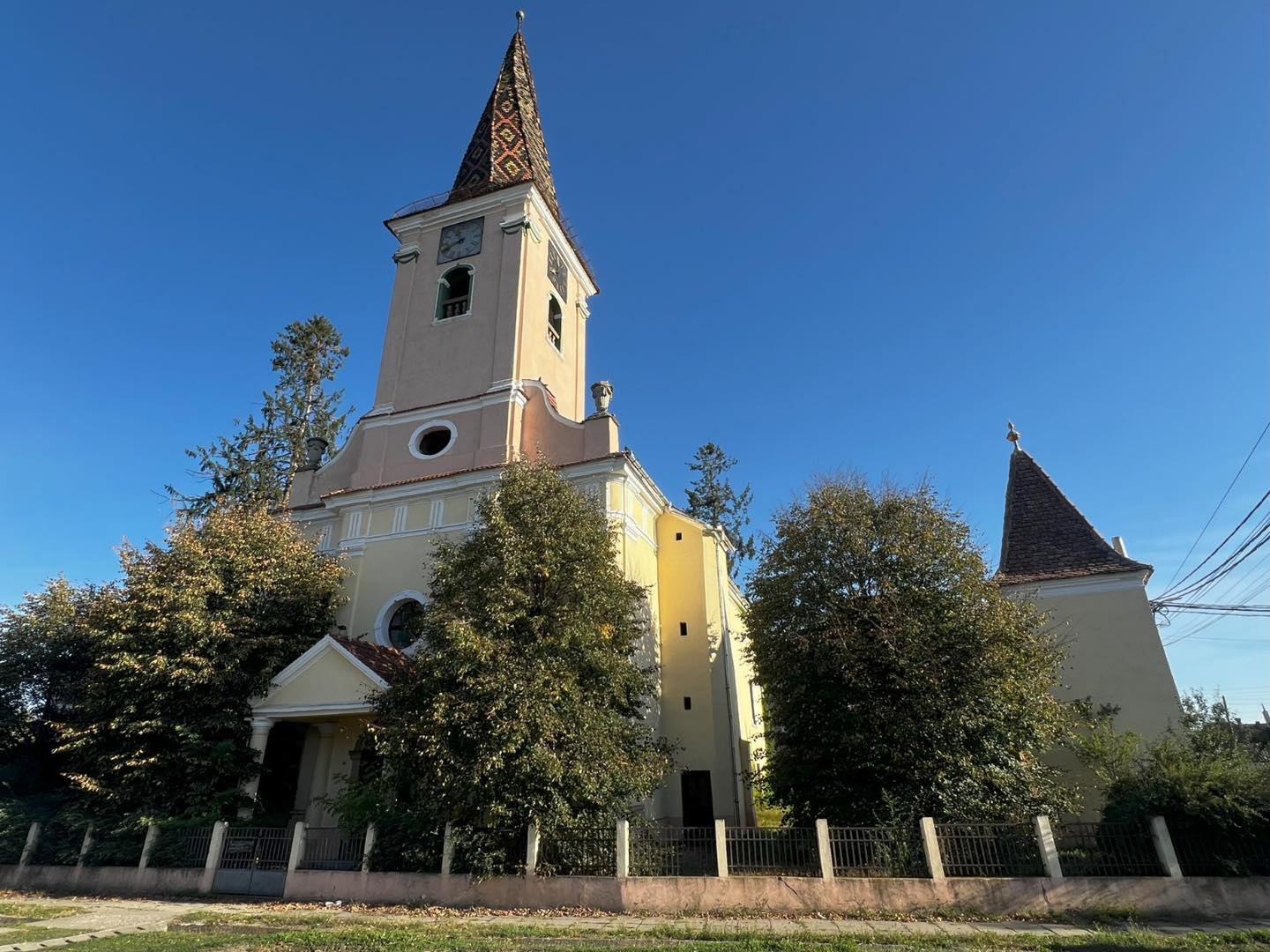 Președinta CJ Sibiu povestește istoria bisericii din Nocrich, clădită în trei ani: „Între ctitori aflându-se baronul Samuel von Brukenthal”