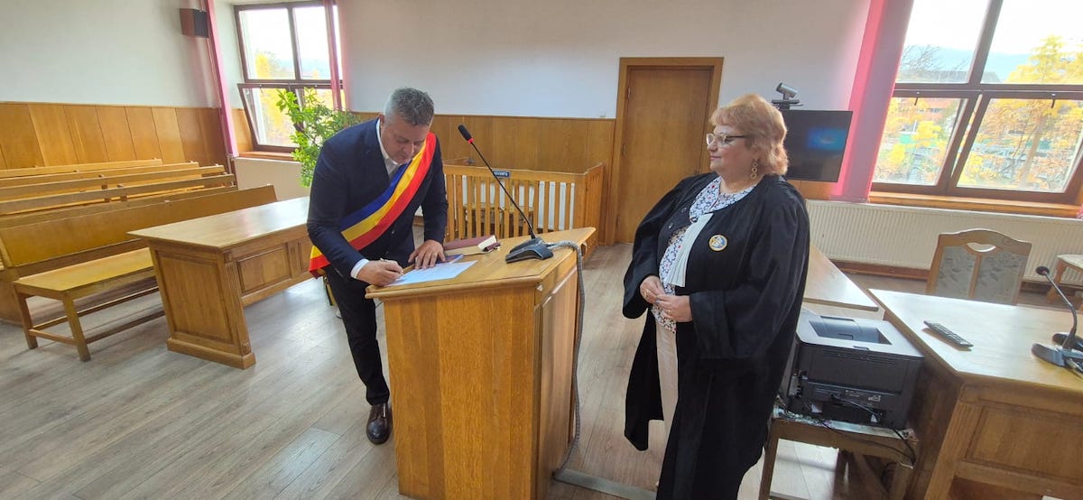 Marius Grecu, primarul din Axente Sever, a depus jurământul pentru al cincilea mandat. „Vreau să le mulțumesc tuturor celor care au avut încredere în mine și m-au votat pentru încă patru ani”