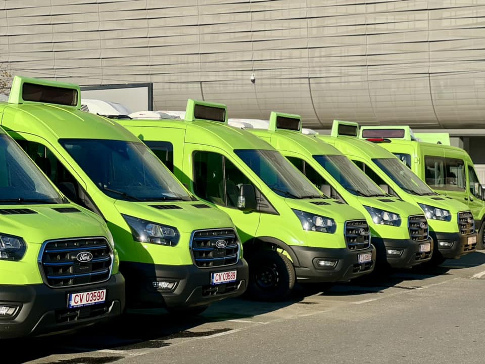 CJ Sibiu anunţă că va creşte flota de microbuze electrice pentru elevi cu încă 13 vehicule