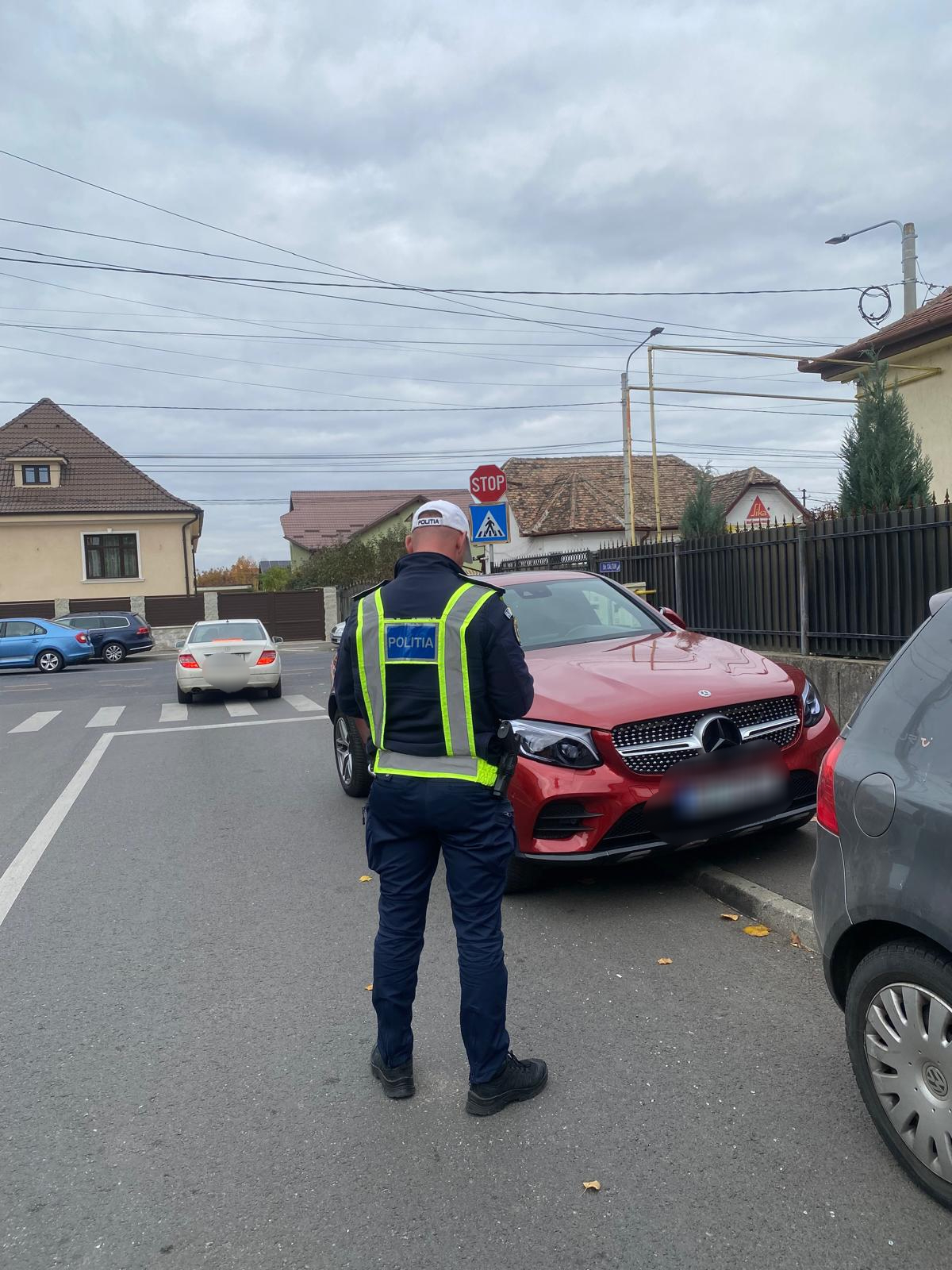 12 amenzi într-o oră: Mașinile parcate la mai puțin de 25 de metri de intersecție, verificate de Poliția Rutieră