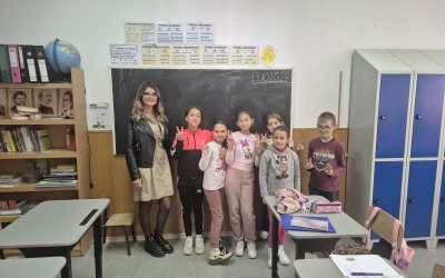 Elevii de la Școala Primară Porumbacu de Sus sunt înscriși gratuit într-un program de tip after school, cu ajutorul asociației „Drag de bine”. „Pentru noi, sprijinirea copiilor înseamnă mai mult decât oferirea de resurse”