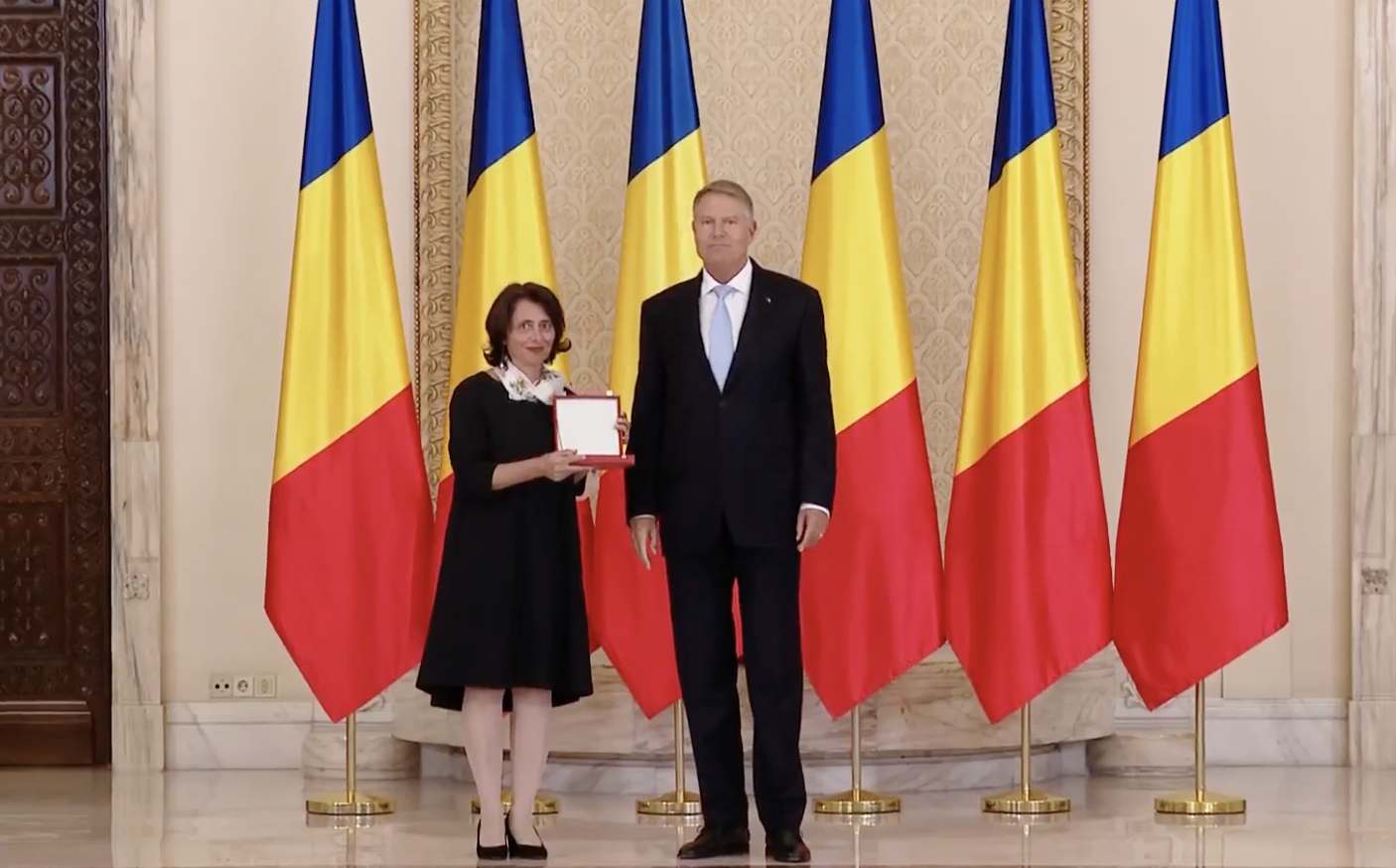 Patru școli din județul Sibiu au fost decorate de președintele Iohannis. Director Brukenthal: „ Este o recunoaștere a muncii și rezultatelor profesorilor și elevilor de-a lungul timpului”