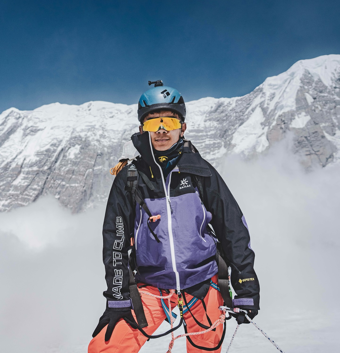 Un nepalez de 18 ani, cel mai tânăr alpinist care a cucerit toate cele 14 vârfuri de peste 8.000 m