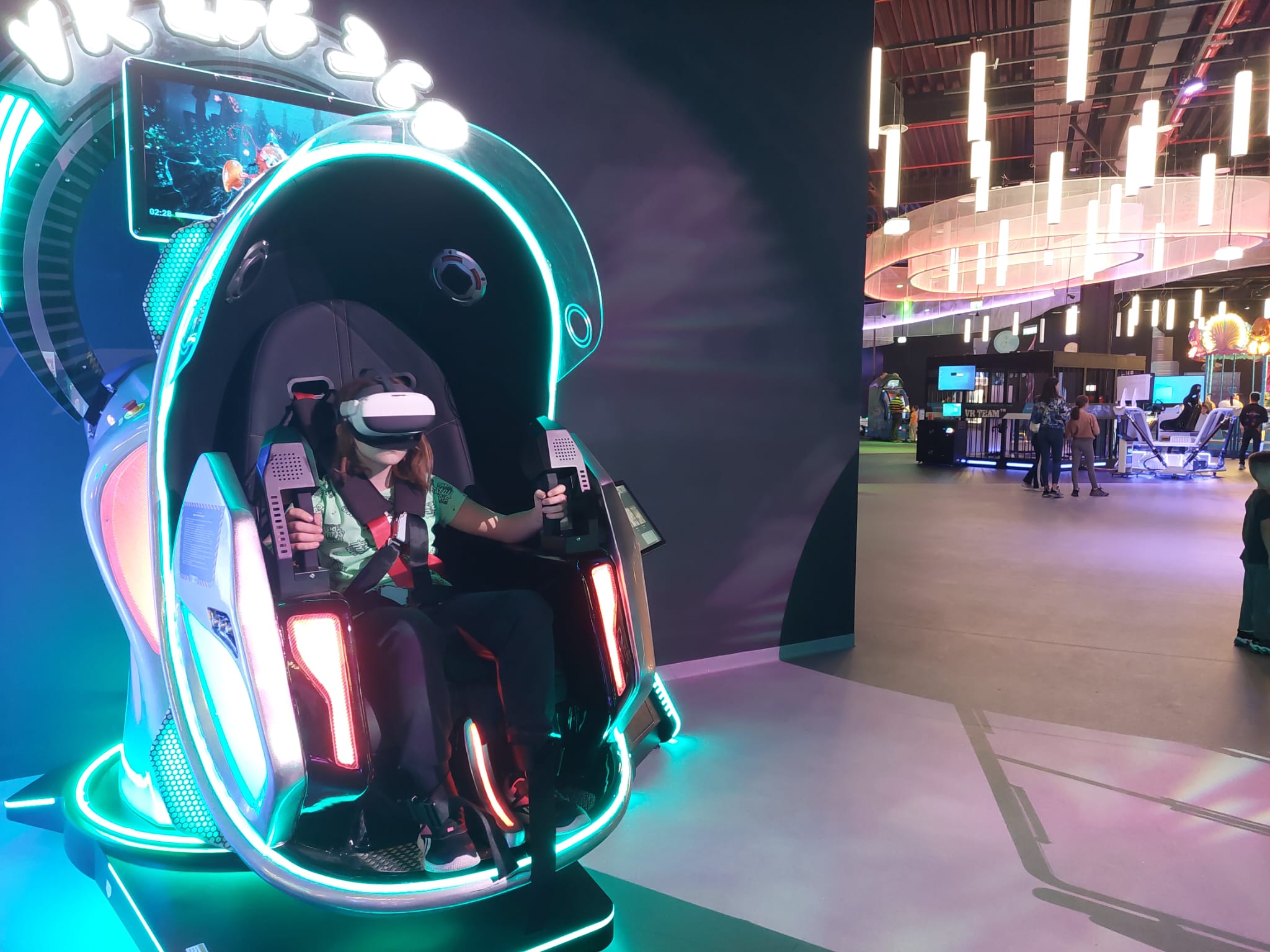 „Mama, tata, când mai venim la Playtopia?”. Am explorat cel mai mare parc de distracții indoor din România. Este la Sibiu