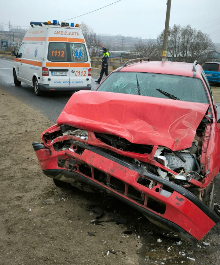 Accident la ieșirea din Sibiu spre Agnita: trei persoane rănite, din mașina condusă regulamentar