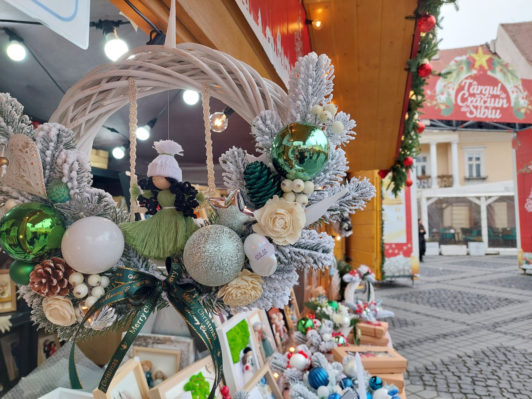 Ce găsim în Târgul de Crăciun de la Sibiu: de la figurine aduse din Betleem, până la ciocolată Dubai