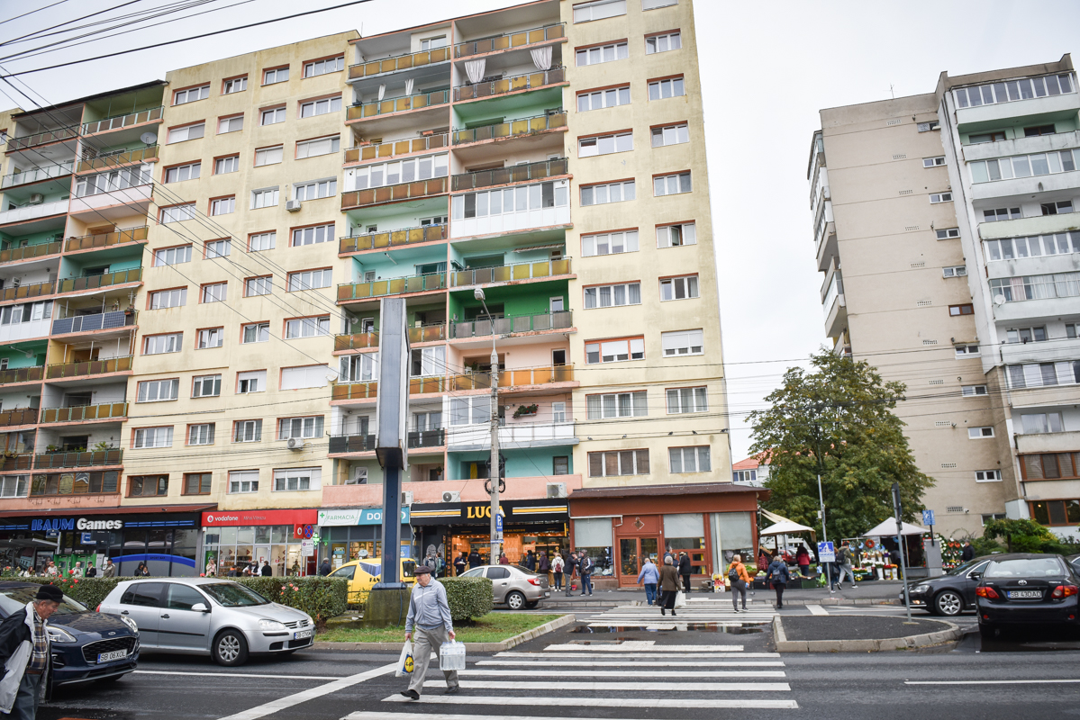 Falși recenzori bat la casele oamenilor: mesaj de atenționare distribuit pe rețelele de socializare. Sibiancă: „Un nene de vreo 40 de ani insista să vorbească cu cel mai vârstnic din casă pentru niște date”
