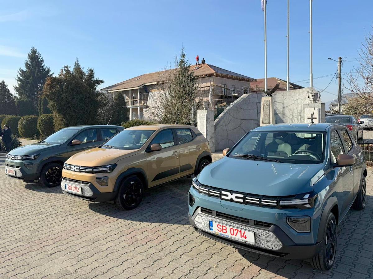 Primăria Copșa Mică a cumpărat trei mașini electrice: vor fi folosite în cadrul primăriei și vor fi încărcate în curând de la panourile electrice ce se vor monta pe clădirea acesteia