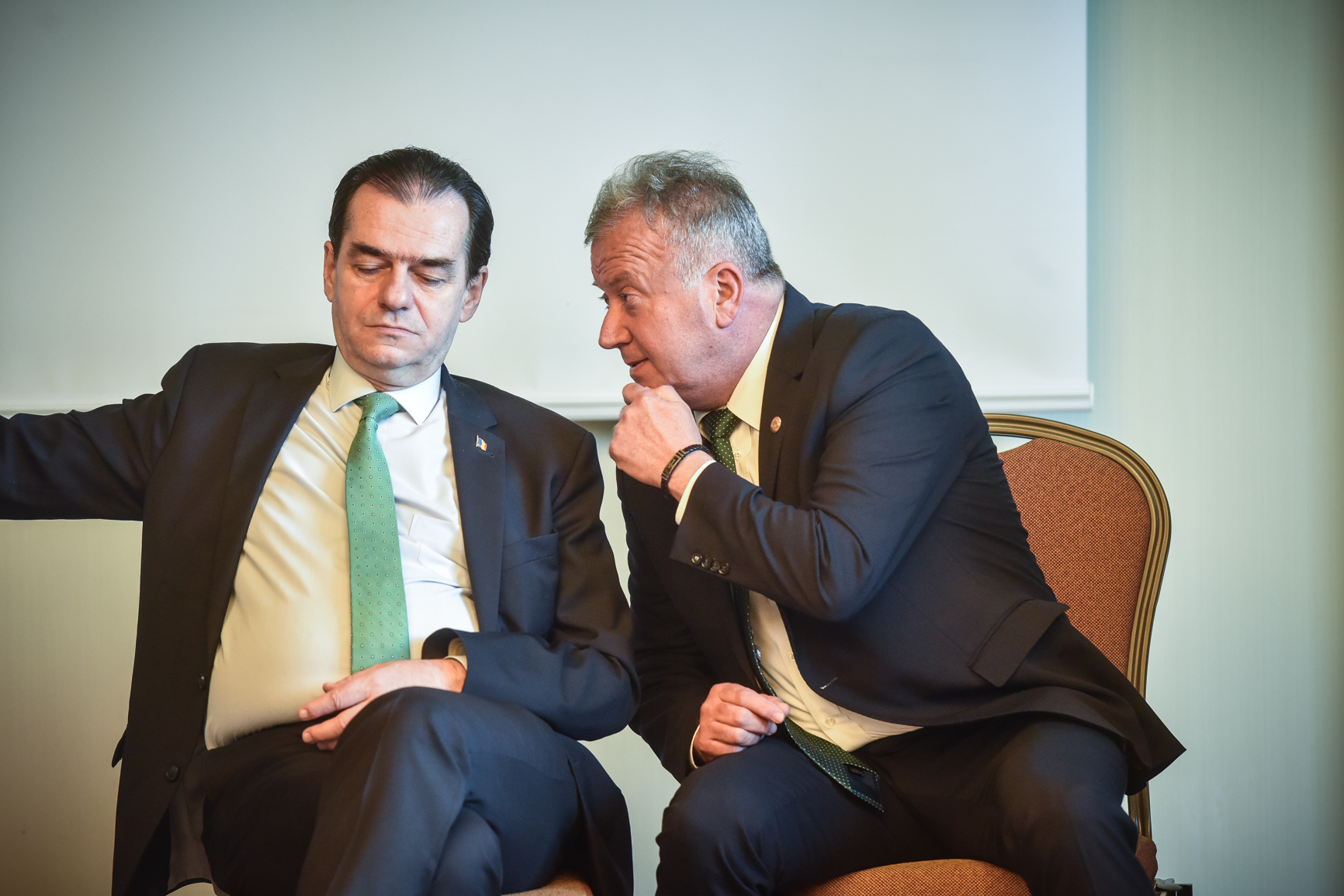 Șovăială, după retragerea lui Orban din cursa pentru președinție. „Cu această decizie, putem să scăpăm România de la un dezastru și mai mare”