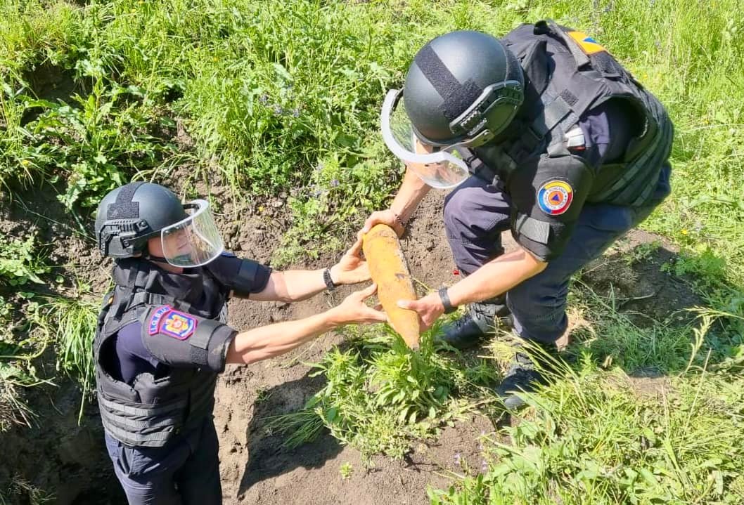 Peste 4.500 de elemente de muniție neexplodată au fost distruse în ultimii cinci ani, în județul Sibiu. Pompierii fac apel la vigilență și măsuri de siguranță