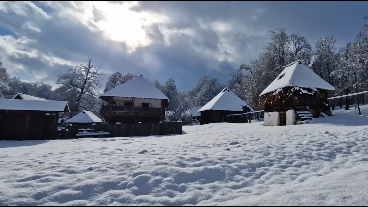 Muzeul ASTRA este închis din cauza vremii: a rămas și fără curent. „Sperăm să nu dureze mai mult de o zi”