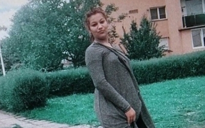 O copilă de 12 ani a fost dată dispărută de fratele ei. Nu este prima dată când pleacă de acasă, iar cei care o văd sunt rugați să sune la 112