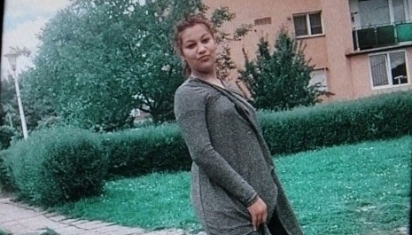 O copilă de 12 ani a fost dată dispărută de fratele ei. Nu este prima dată când pleacă de acasă, iar cei care o văd sunt rugați să sune la 112