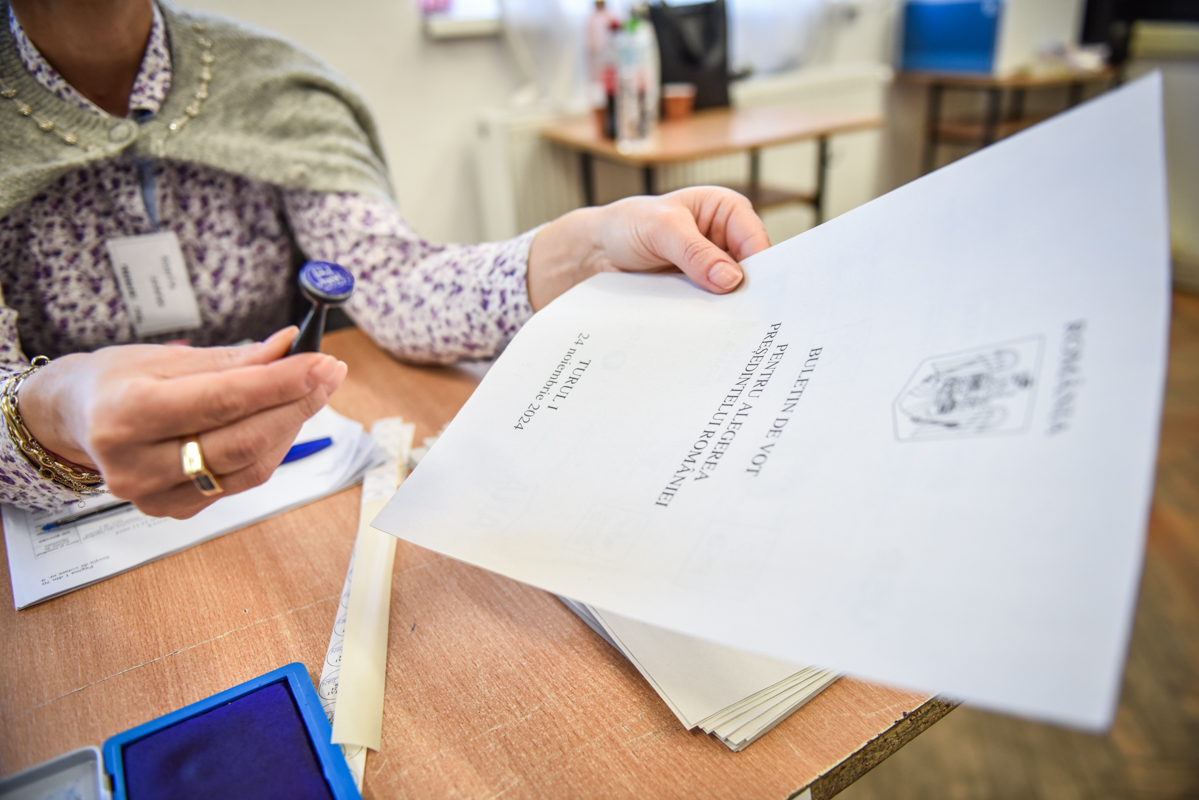 Am căutat sibieni care l-au votat pe Georgescu: dintre fermieri, în biserici, în diaspora, pe TikTok. „Când vedeai ce papagali sunt restul...”