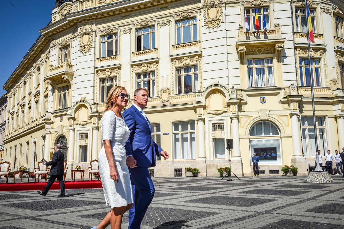 În Sibiul președintelui, comandamentului NATO și al summit-ului european, Georgescu a câștigat turul I. „Tocmai pentru că Klaus Iohannis e sibian, Sibiul i-a pedepsit și mai aspru”