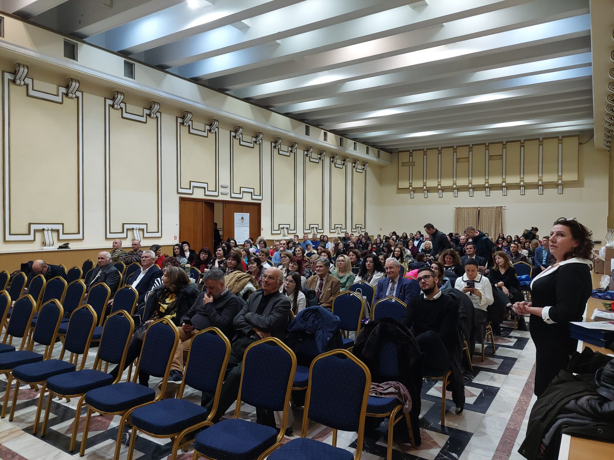Școala „Regina Maria” a sărbătorit 95 de ani de existență: directorul Bibliotecii Astra și medicul Mihai Rusu, printre foștii absolvenți
