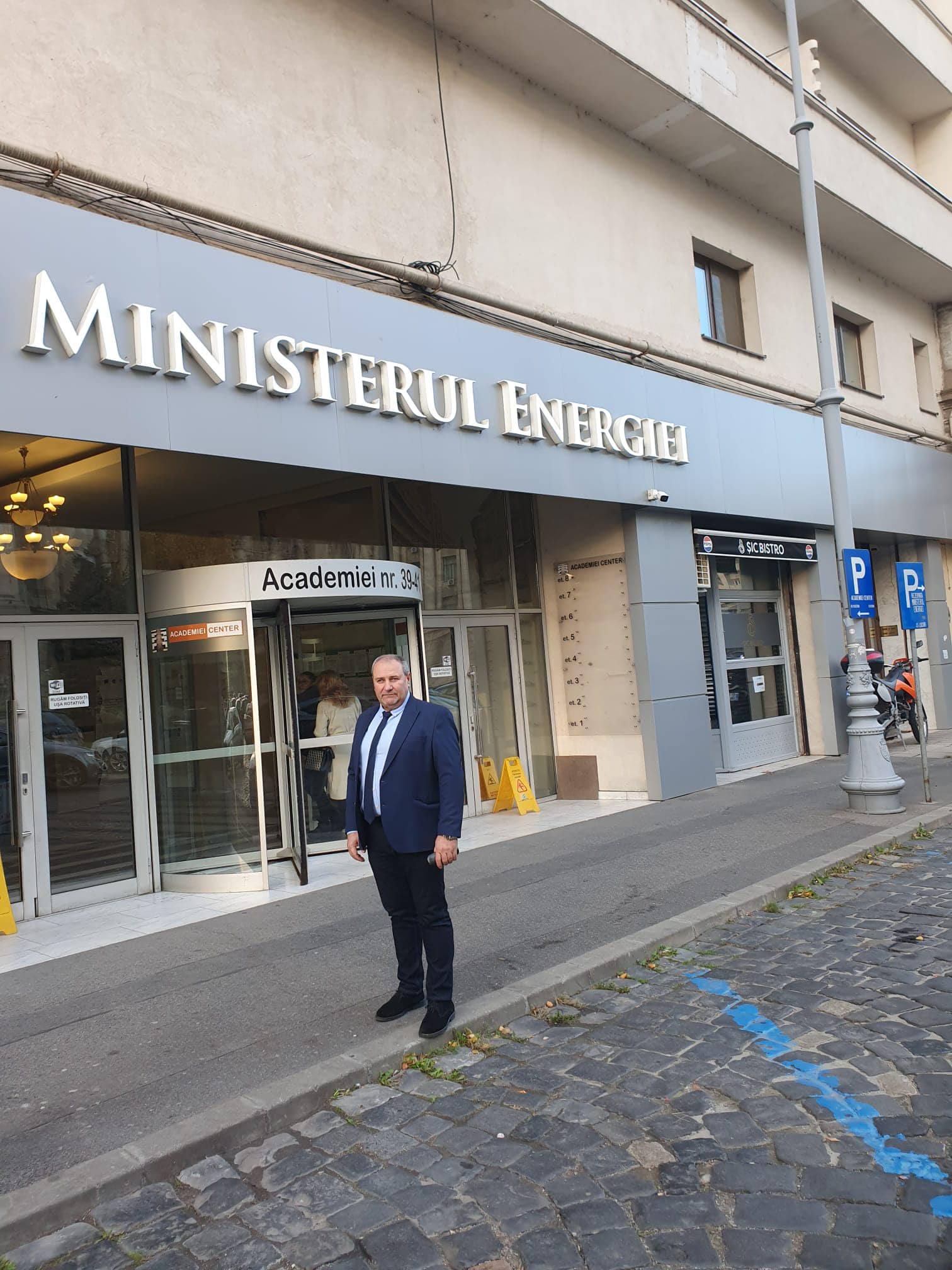 Primarul Comunei Cârțișoara a semnat contractul de finanțare pentru construirea unui parc fotovoltaic